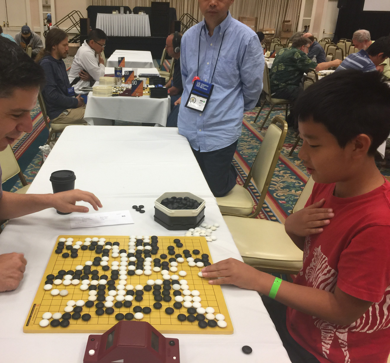 Young Alan mid-game at the 2017 US Go Congress